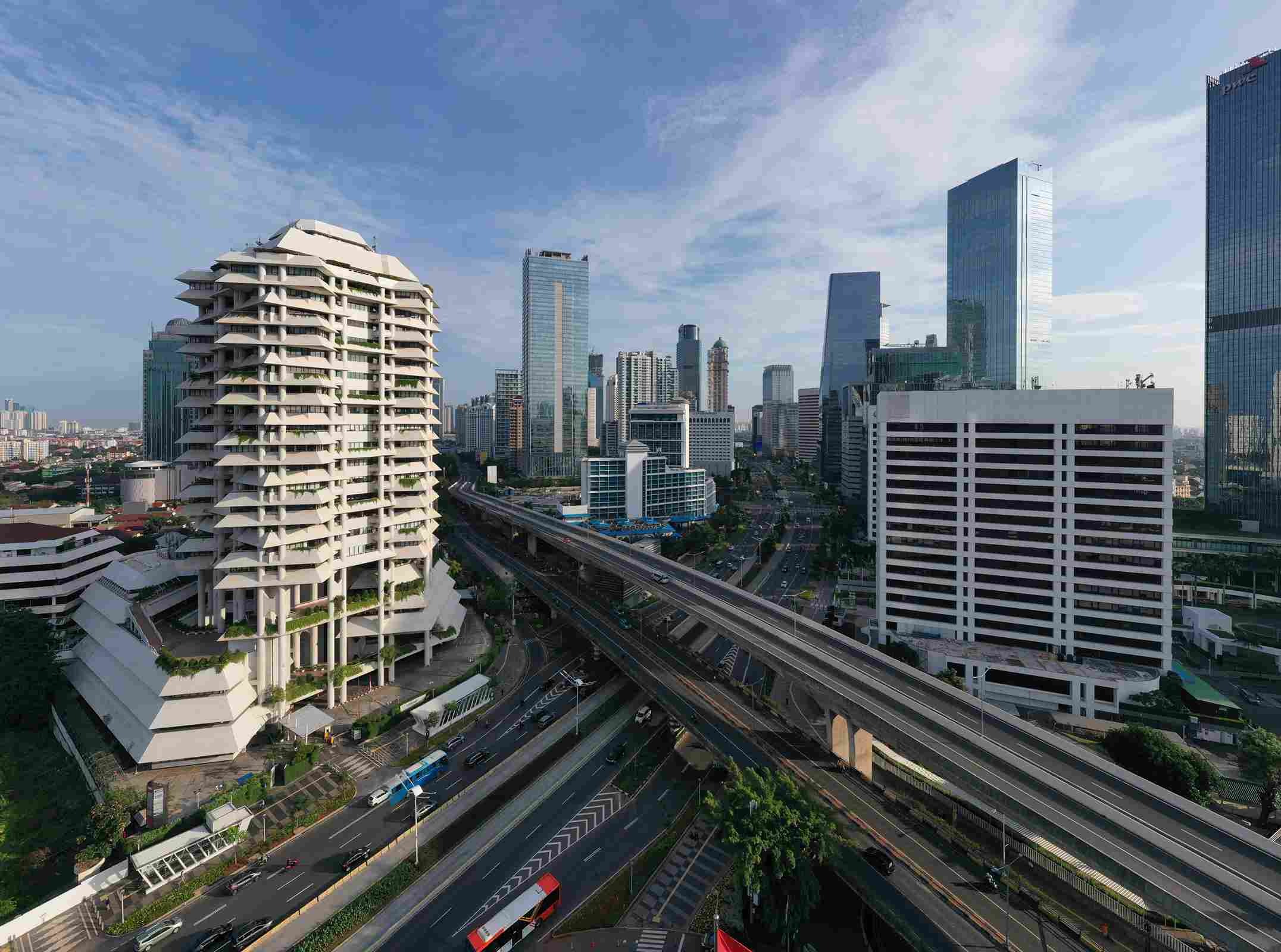 Jakarta naik tiga peringkat ke posisi 71 di dunia! Ini menjadi tanda kemajuan nyata menuju visi Jakarta sebagai kota global. Bahas di sini.